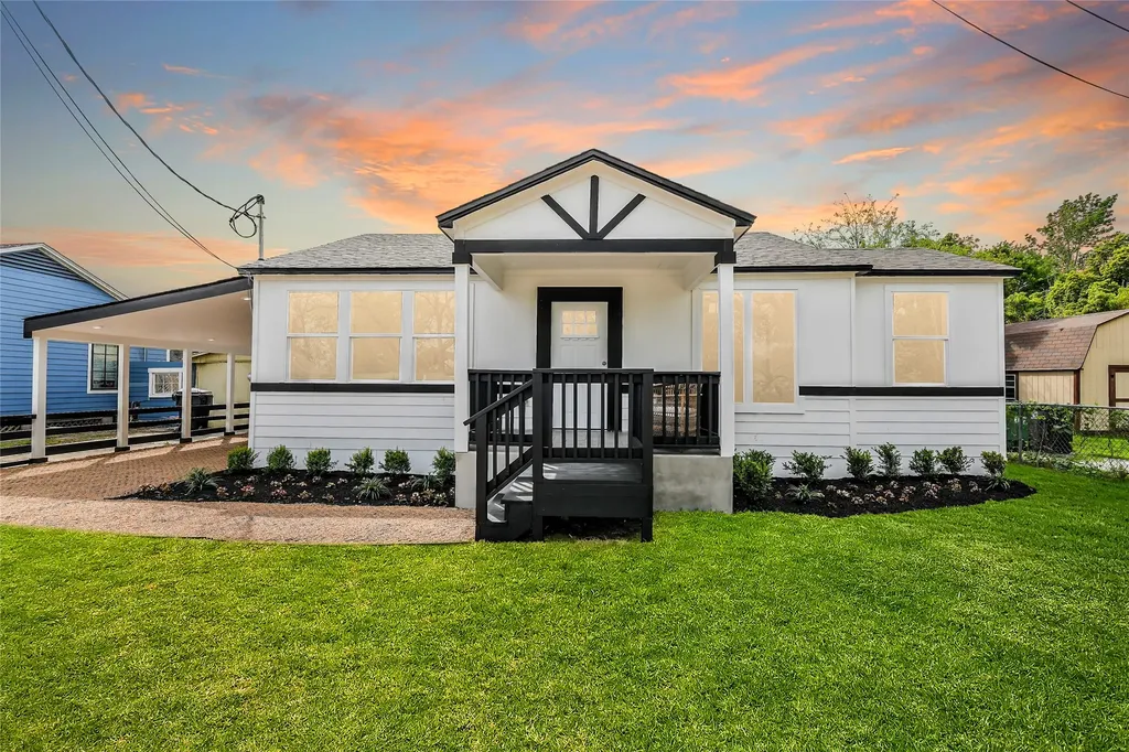110 Harris Court Houston TX 77009