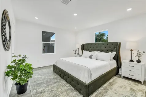 110 Harris Court Houston TX 77009