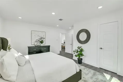 110 Harris Court Houston TX 77009