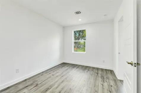 110 Harris Court Houston TX 77009
