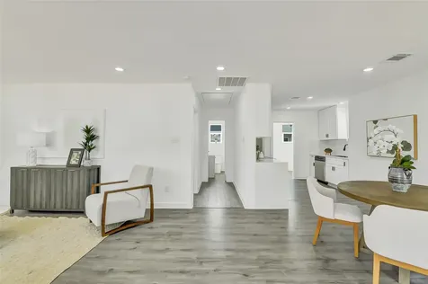 110 Harris Court Houston TX 77009