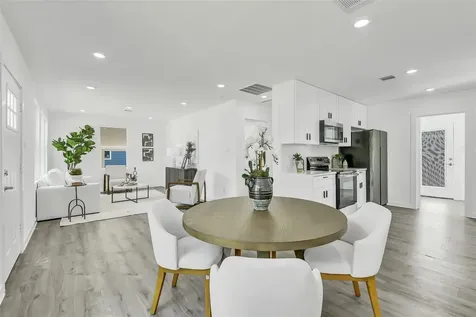 110 Harris Court Houston TX 77009
