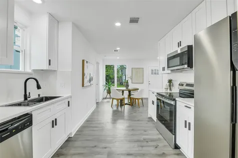 110 Harris Court Houston TX 77009