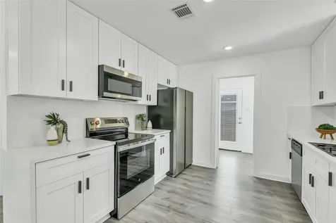 110 Harris Court Houston TX 77009