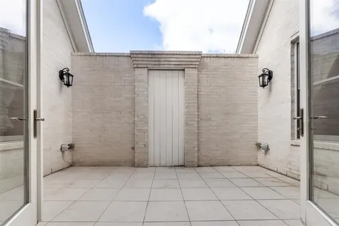 927 Nicholson Street Houston TX 77008