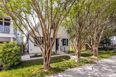 927 Nicholson Street Houston TX 77008