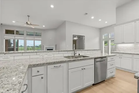 2420 Sky Harbor Lane Friendswood TX 77546