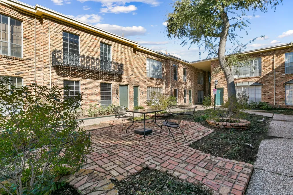 2503 Mccue Road 36 Houston TX 77056