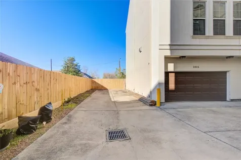 5226 Kiam Street 1015 Houston TX 77007