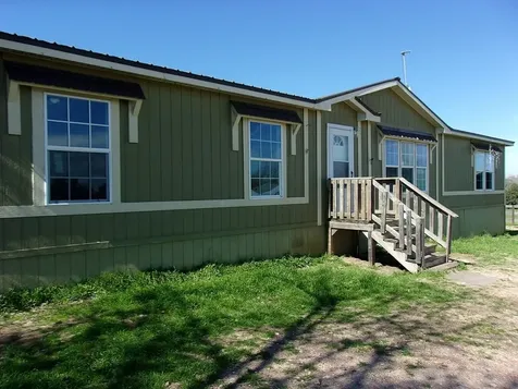 1112 County Road 240 Weimar TX 78962