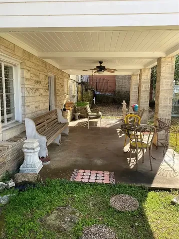 2002 Avenue O Huntsville TX 77340