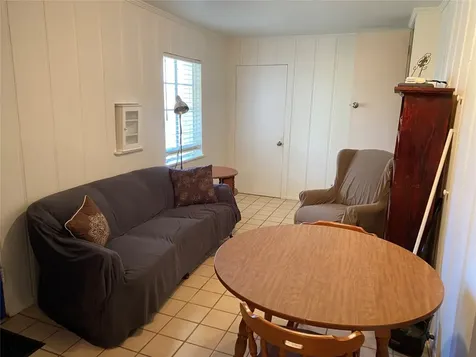 2002 Avenue O Huntsville TX 77340