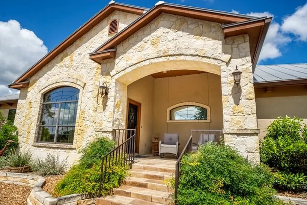 1112 Kendall Jackson Comfort TX 78013