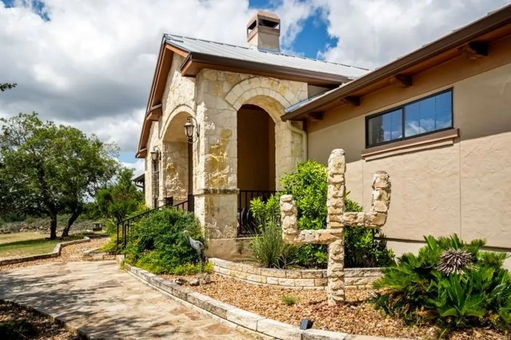 1112 Kendall Jackson Comfort TX 78013