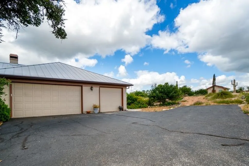 1112 Kendall Jackson Comfort TX 78013