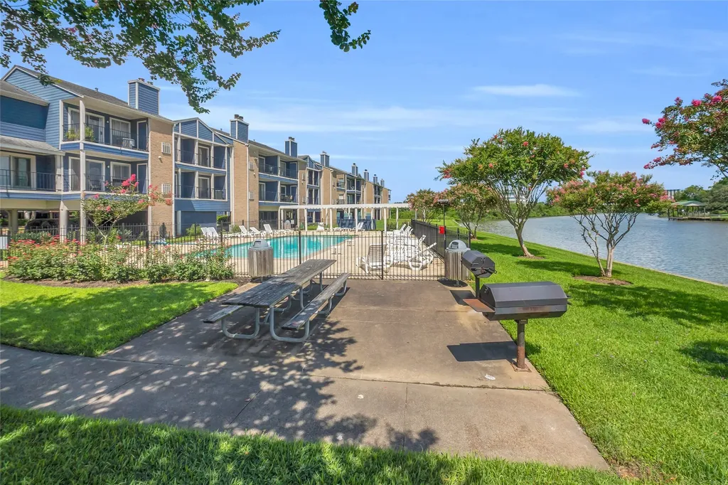 18511 Egret Bay Boulevard 502 Webster TX 77058