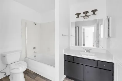 18511 Egret Bay Boulevard 502 Webster TX 77058