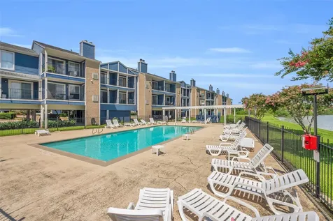 18511 Egret Bay Boulevard 502 Webster TX 77058