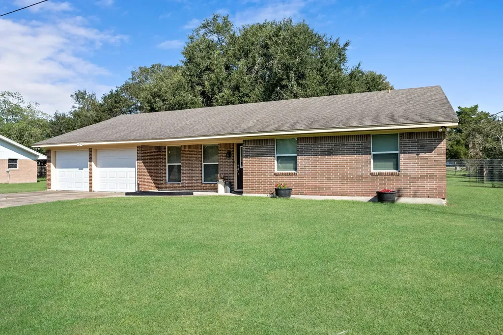 629 Carolyn Street Winnie TX 77665