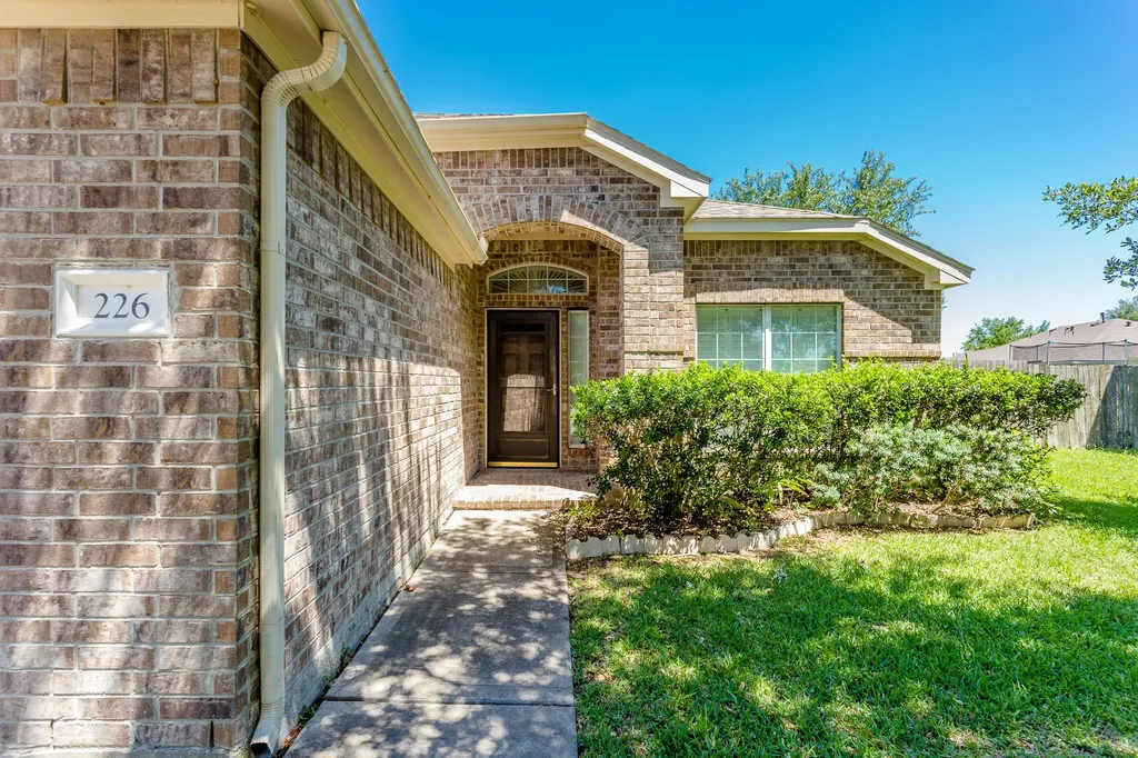 226 Village Crest Drive Richmond TX 77469
