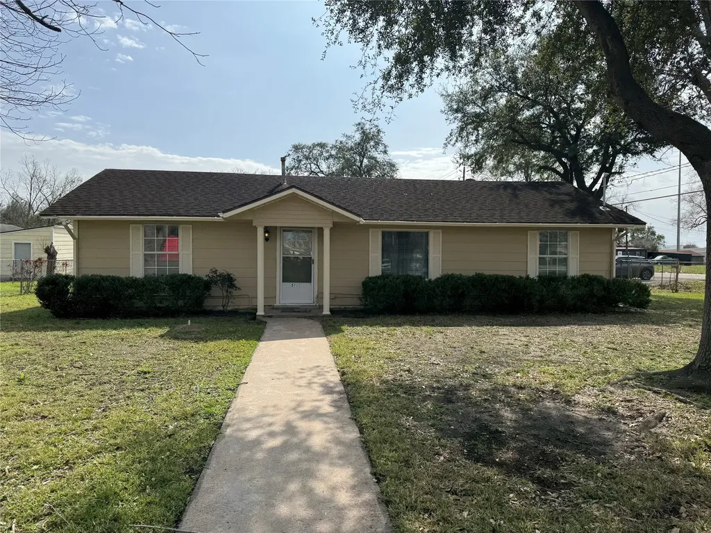 5702 Pine Avenue Pasadena TX 77503