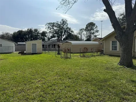 5702 Pine Avenue Pasadena TX 77503