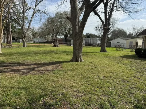 5702 Pine Avenue Pasadena TX 77503