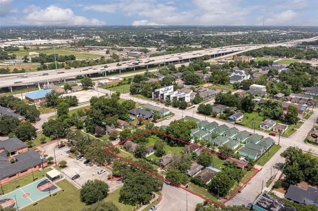 1202 Bayou Street Houston TX 77020