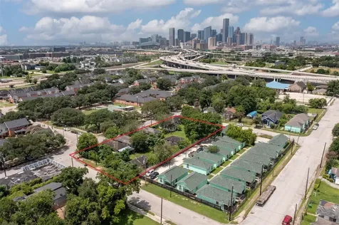 1202 Bayou Street Houston TX 77020