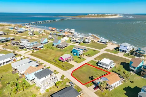 13026 Buccaneer Parkway Freeport TX 77541