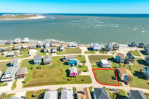 13026 Buccaneer Parkway Freeport TX 77541