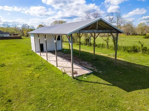2313 N Shanks Road Angleton TX 77566