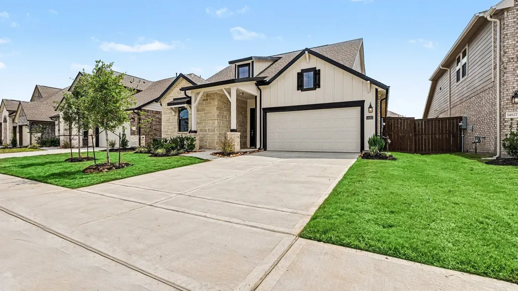 14823 Mission Avenue Mont Belvieu TX 77523