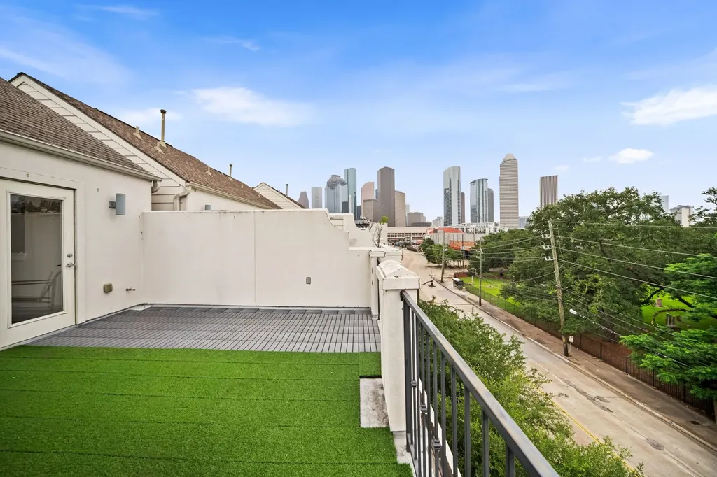 1208 W Dallas Street Houston TX 77019