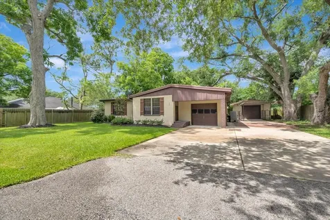 527 S Iowa Avenue League City TX 77573