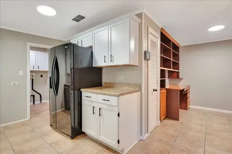 527 S Iowa Avenue League City TX 77573