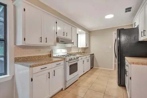 527 S Iowa Avenue League City TX 77573