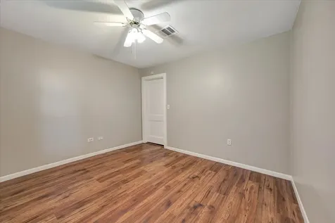527 S Iowa Avenue League City TX 77573
