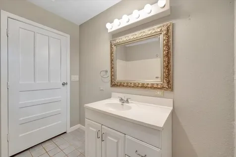 527 S Iowa Avenue League City TX 77573
