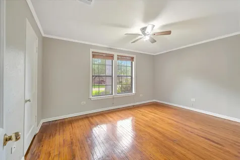 527 S Iowa Avenue League City TX 77573