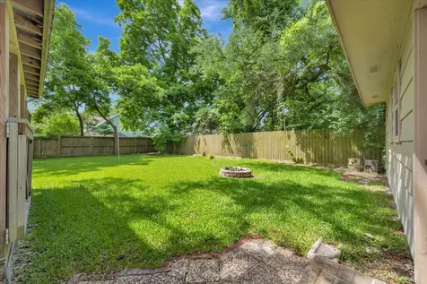 527 S Iowa Avenue League City TX 77573