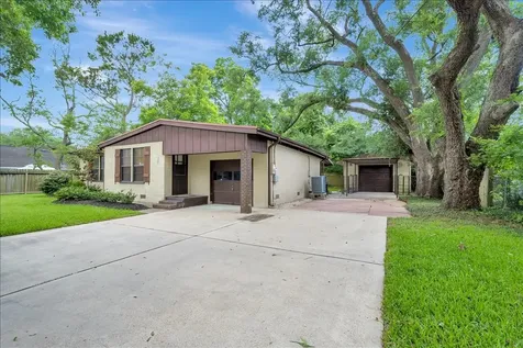 527 S Iowa Avenue League City TX 77573