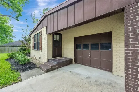 527 S Iowa Avenue League City TX 77573