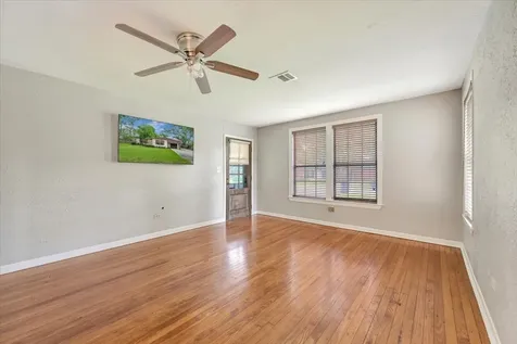 527 S Iowa Avenue League City TX 77573