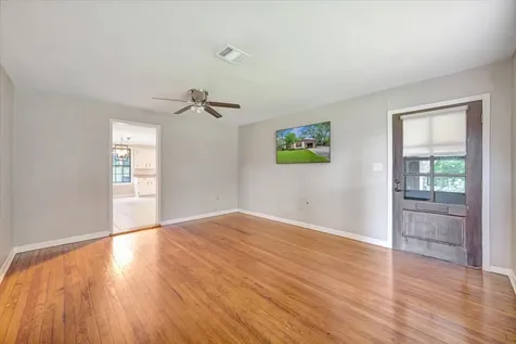 527 S Iowa Avenue League City TX 77573