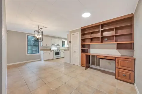 527 S Iowa Avenue League City TX 77573
