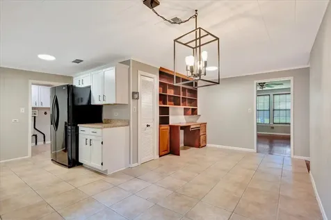 527 S Iowa Avenue League City TX 77573