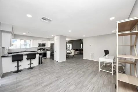 6154 W Airport Boulevard 16 Houston TX 77035
