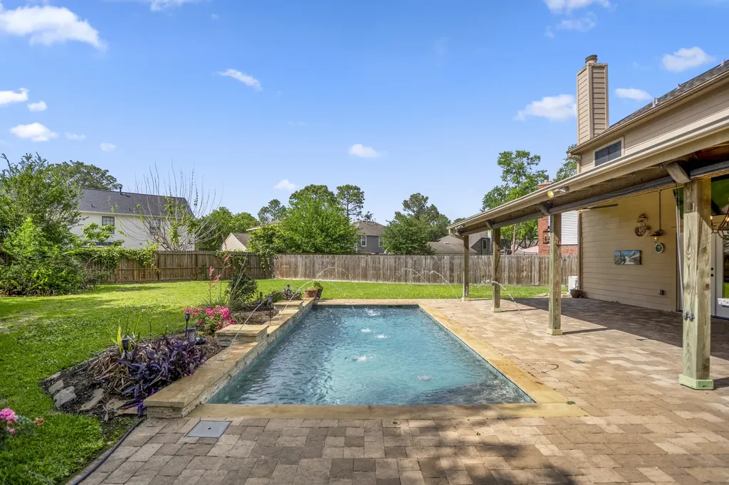807 Noble Springs Road Houston TX 77062