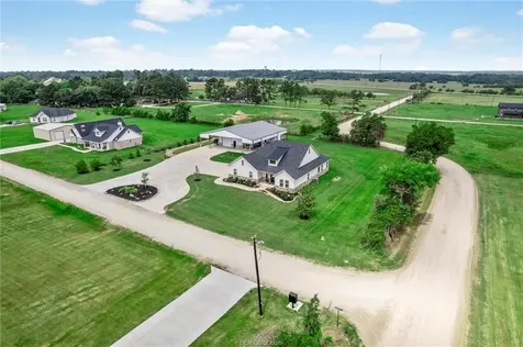 914 Axis Lane Franklin TX 77856